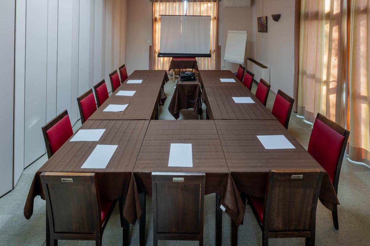 Logis Hotel Noemys Brive - Restaurant Le Teinchurier Bagian luar foto