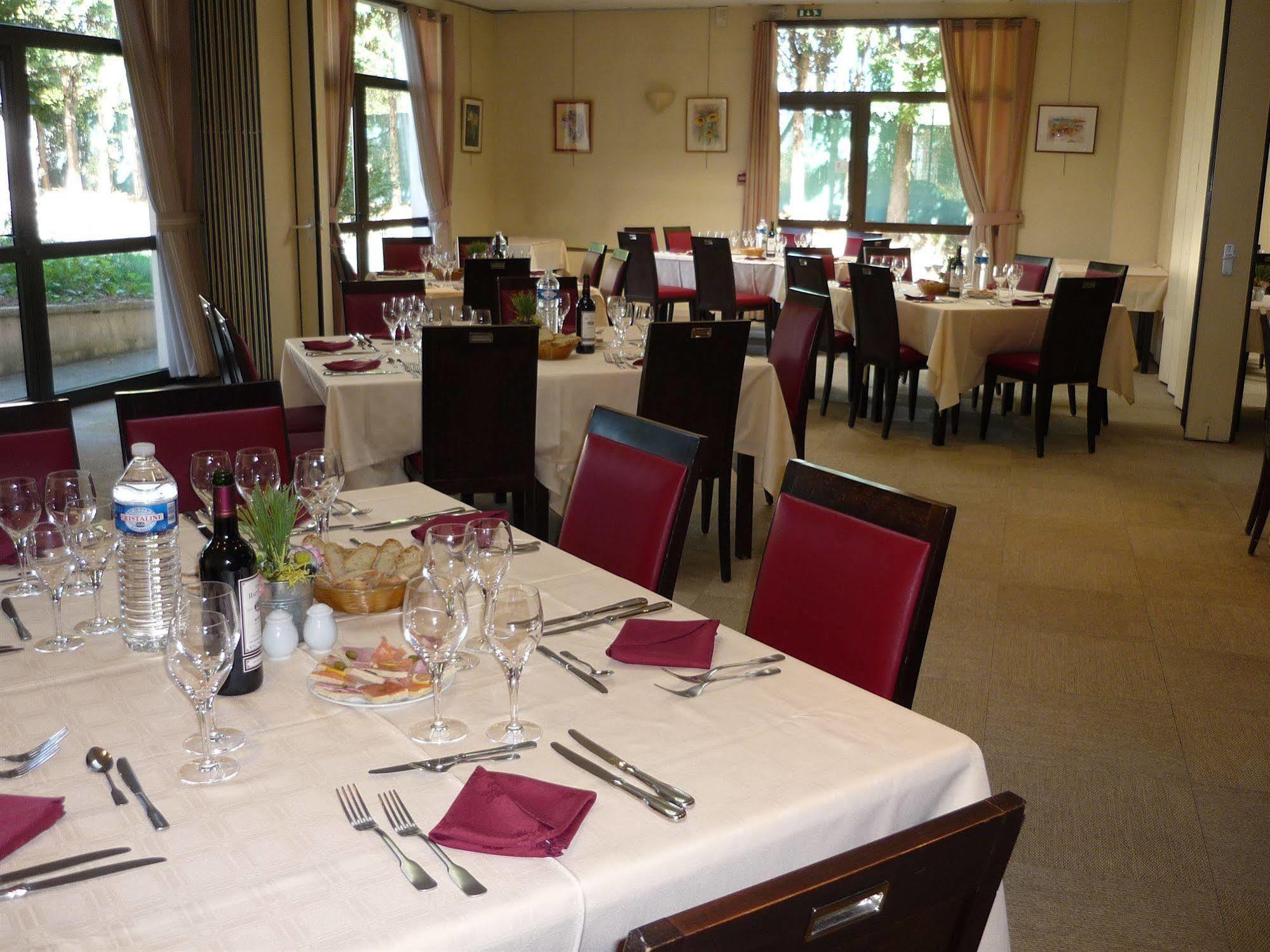 Logis Hotel Noemys Brive - Restaurant Le Teinchurier Bagian luar foto