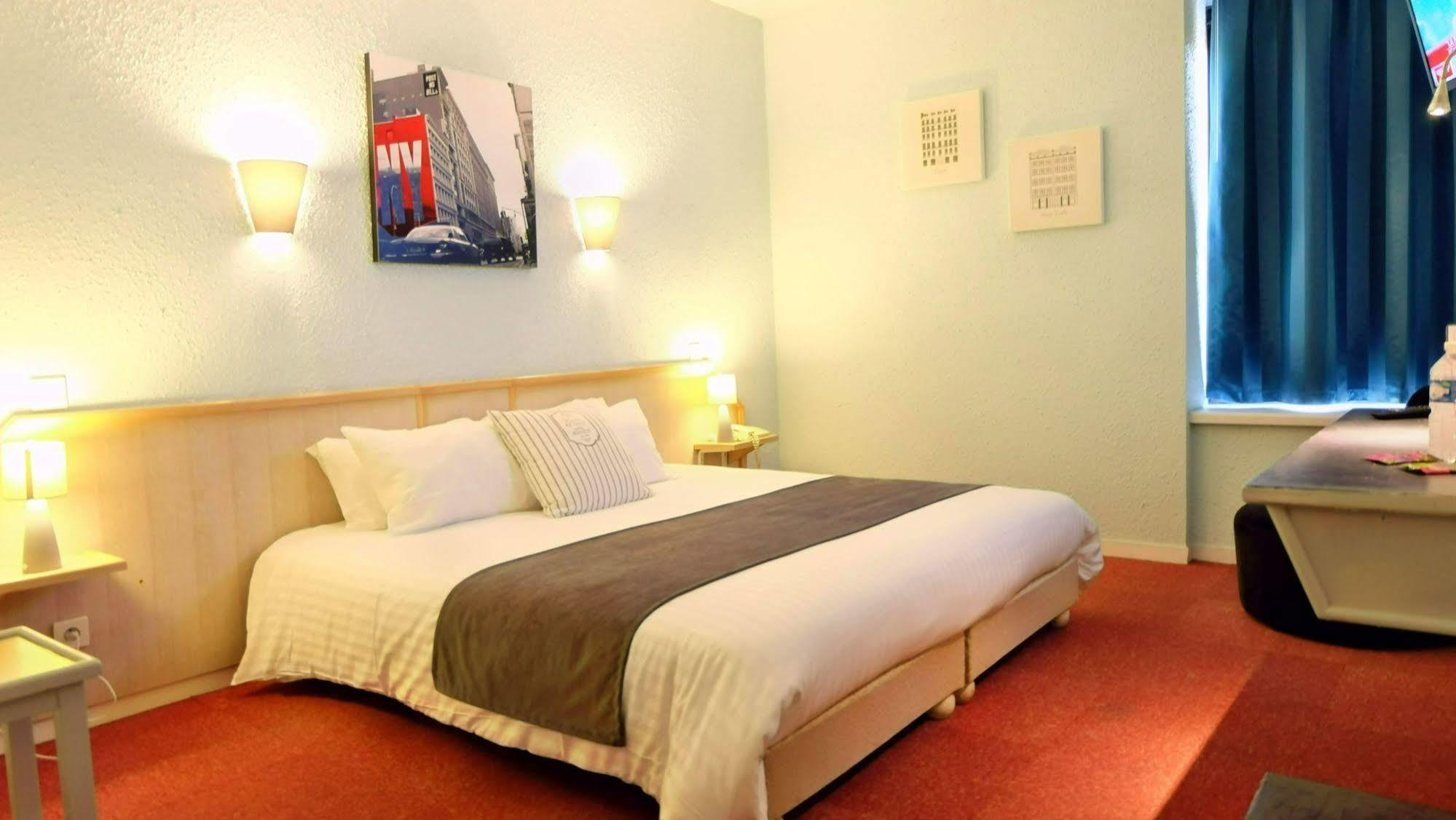 Logis Hotel Noemys Brive - Restaurant Le Teinchurier Bagian luar foto