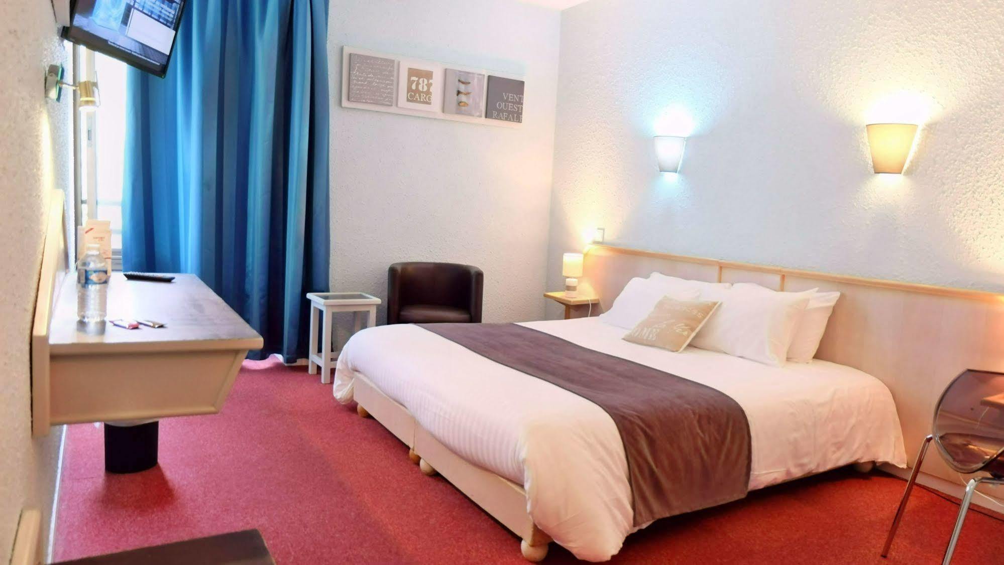 Logis Hotel Noemys Brive - Restaurant Le Teinchurier Bagian luar foto